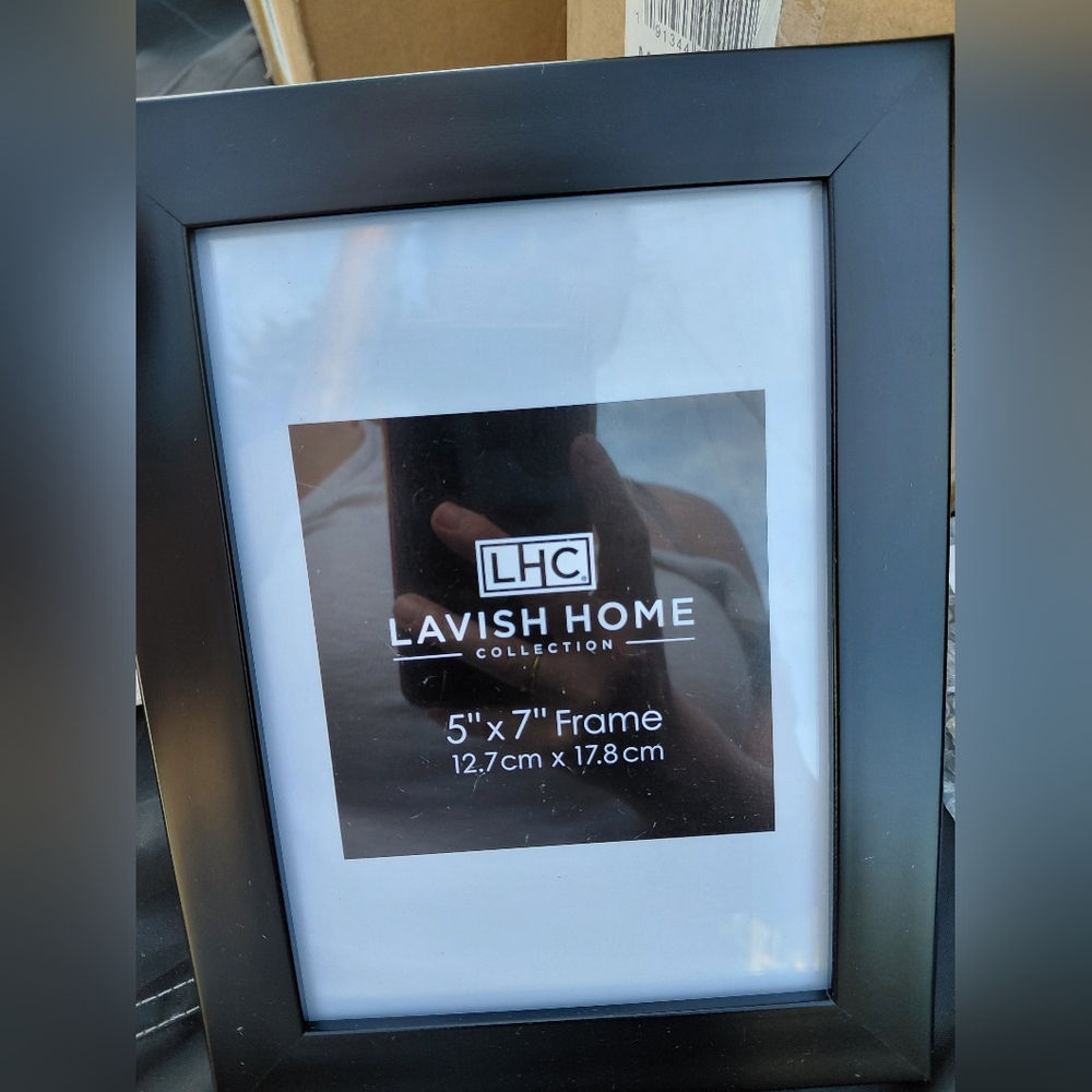6 Lavish Home Black Frame